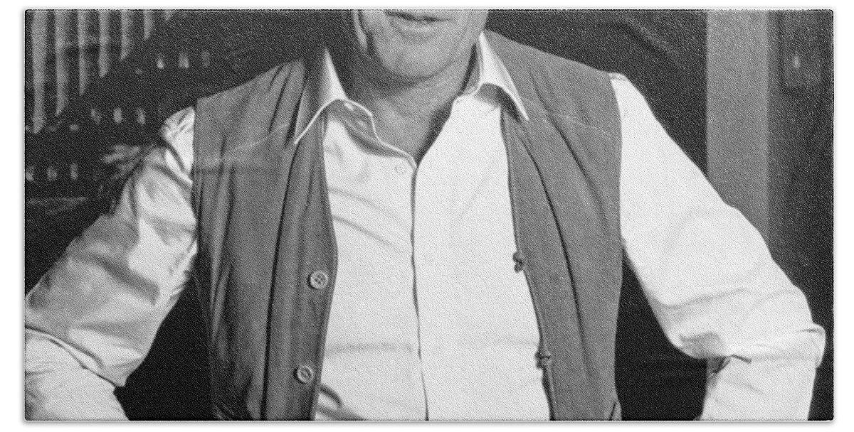 Robert Duvall Hand Towel featuring the photograph Actor Robert Duvall 1984 #1 by Bernard Gotfryd