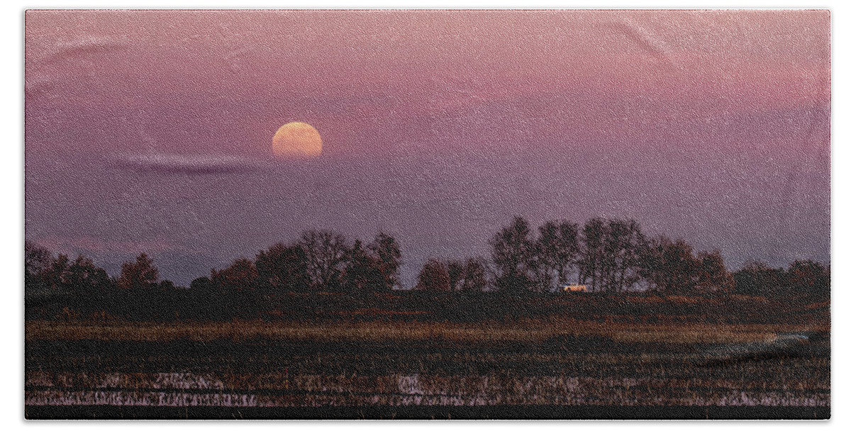 Moon Bath Towel featuring the photograph Central Valley Moon Rise #1 by Moris Senegor