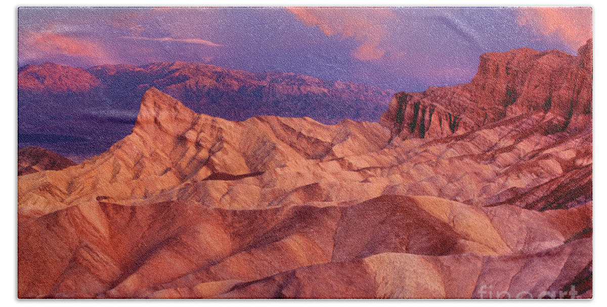 Dave Welling Bath Towel featuring the photograph Dawn Zabriski Point Death Valley National Park California by Dave Welling