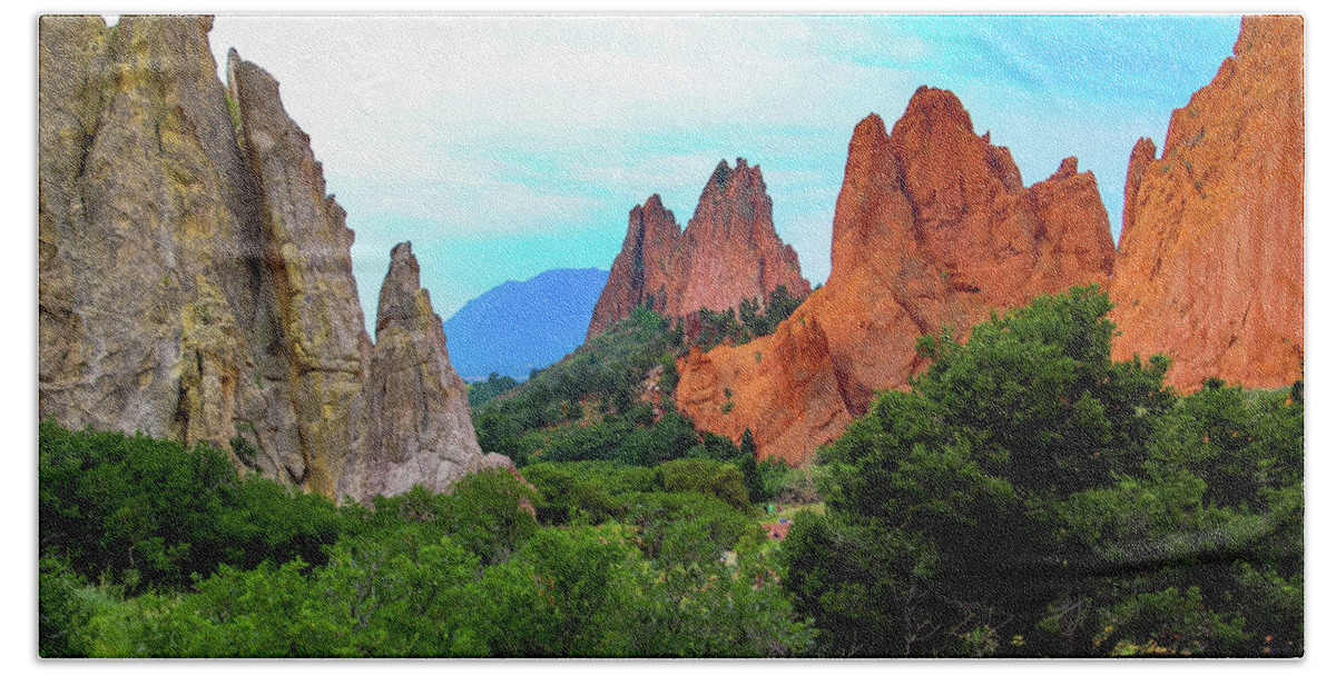 Park Bath Towel featuring the photograph Garden of the Gods #2 by Ron Roberts