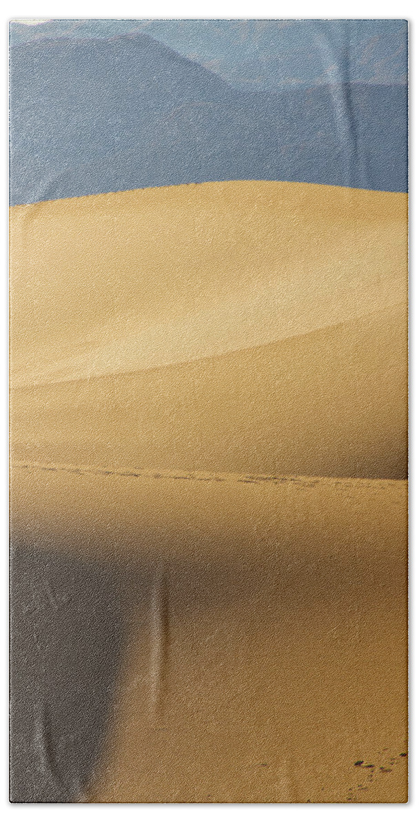Mesquite Dunes Bath Towel featuring the photograph Mesquite dunes sunset #1 by Kunal Mehra