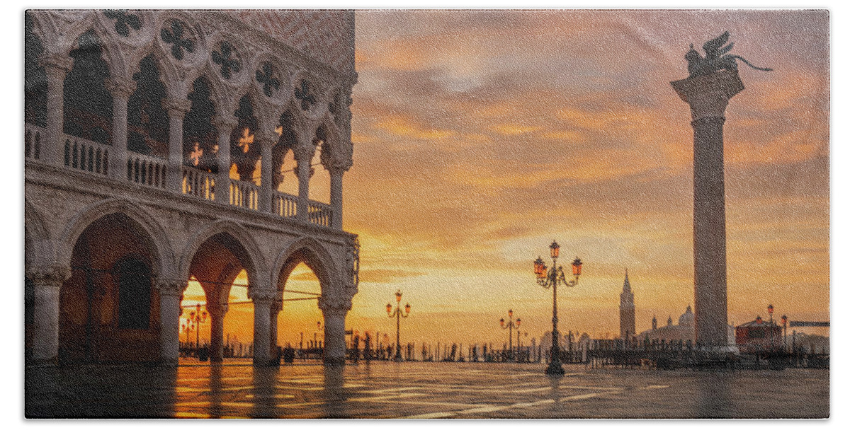 Venice / Italy Bath Towel featuring the photograph Morning in Venice #1 by Piotr Skrzypiec