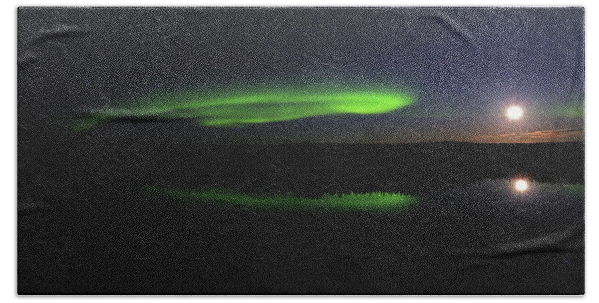 Northern Lights Bath Towel featuring the photograph Northern Lights Dancing with the Moon #1 by Shixing Wen
