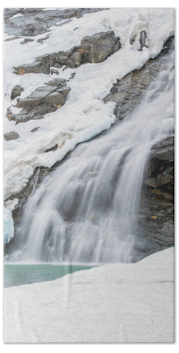 Water Fall Bath Towel featuring the photograph Nugget Falls by David Kirby
