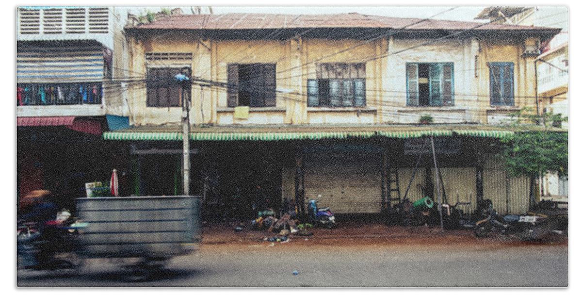 Panoramic Bath Towel featuring the photograph Siem Reap street cambodia #1 by Sonny Ryse