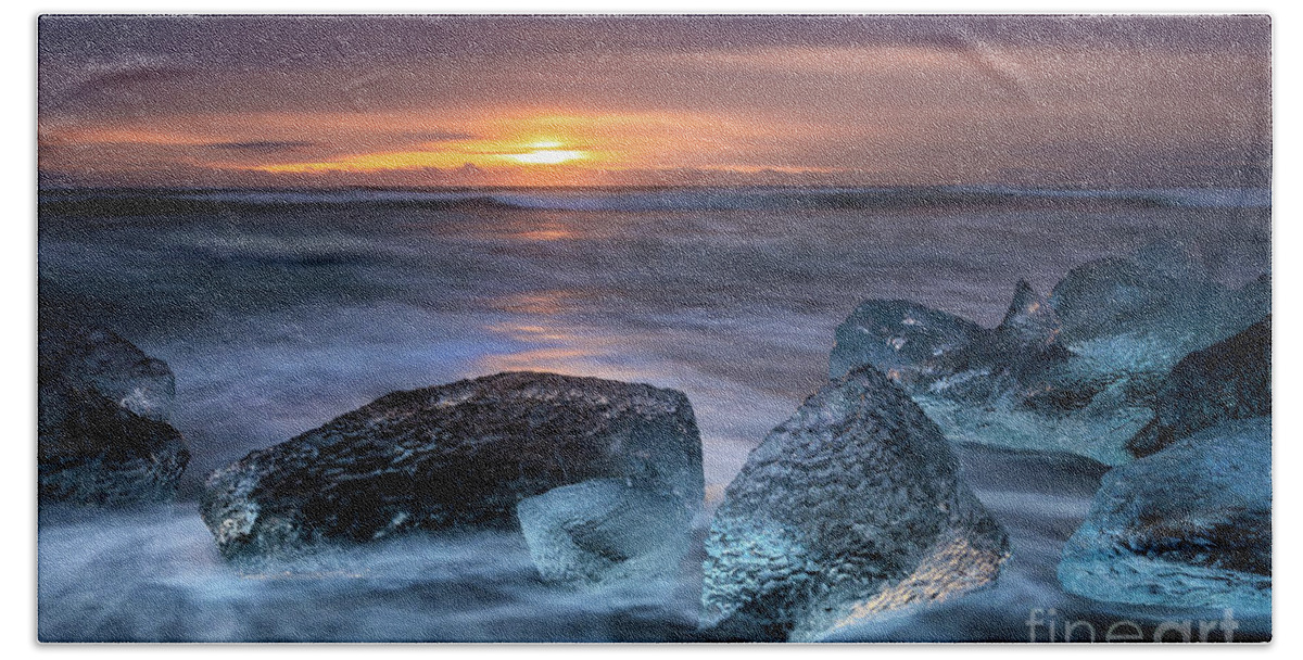 Beach Bath Towel featuring the photograph Sunrise on Diamond Beach, Southeast Iceland. #1 by Jane Rix
