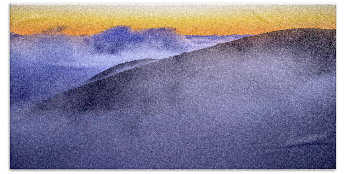 Hawaii Hand Towel featuring the photograph The Mists of Cloudfall #1 by Mark Rogers