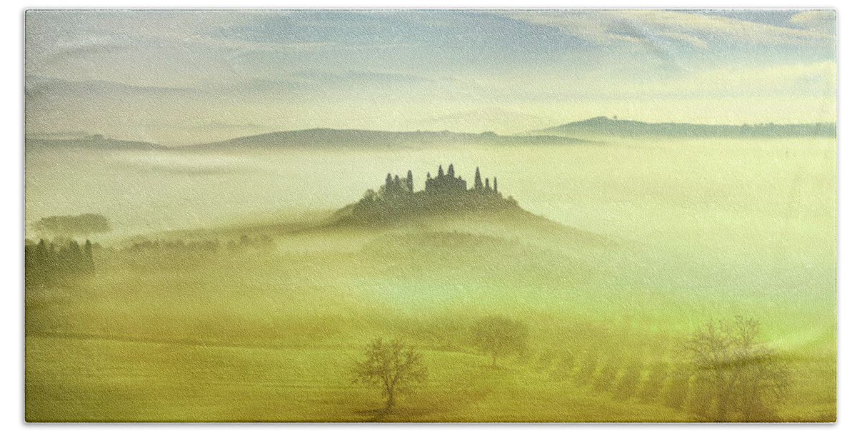 Tuscany Hand Towel featuring the photograph Farmland in a Foggy Morning by Stefano Orazzini