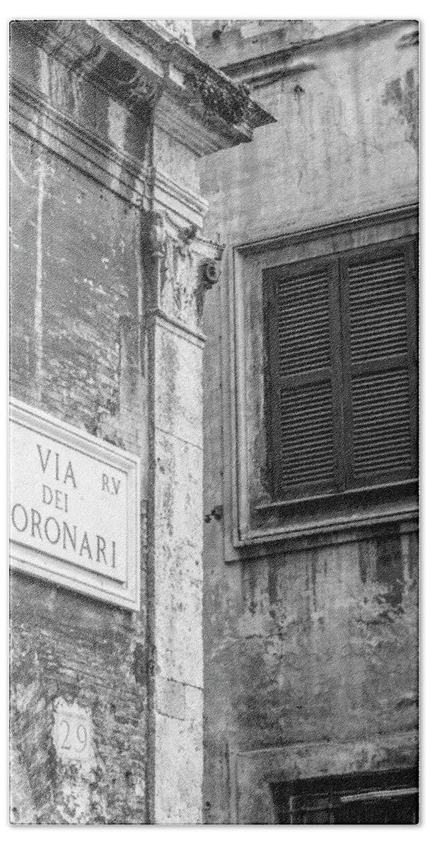 Alan Copson Bath Towel featuring the photograph Via dei Coronari - Rome #1 by Alan Copson