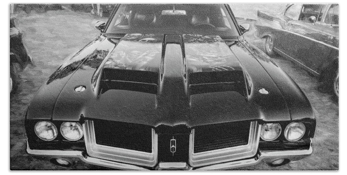 1972 Oldsmobile 442 Bath Towel featuring the photograph 1972 Oldsmobile 442 X118 by Rich Franco