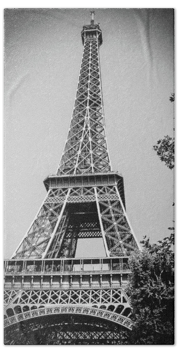 France Bath Towel featuring the photograph Eiffel Tower in Black and White by Jim Feldman