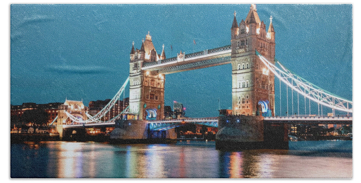 Modern Bath Towel featuring the photograph Tower Bridge At Dusk by Manjik Pictures