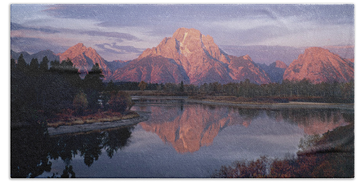 Inspirational Bath Towel featuring the photograph Oxbow Bend at Sunrise, Wyoming by Bonnie Colgan