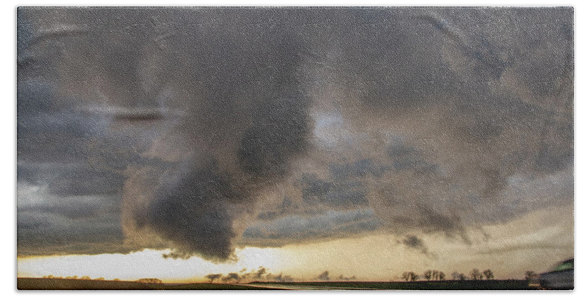 Nebraskasc Bath Towel featuring the photograph 3rd Storm Chase of 2018 051 by NebraskaSC