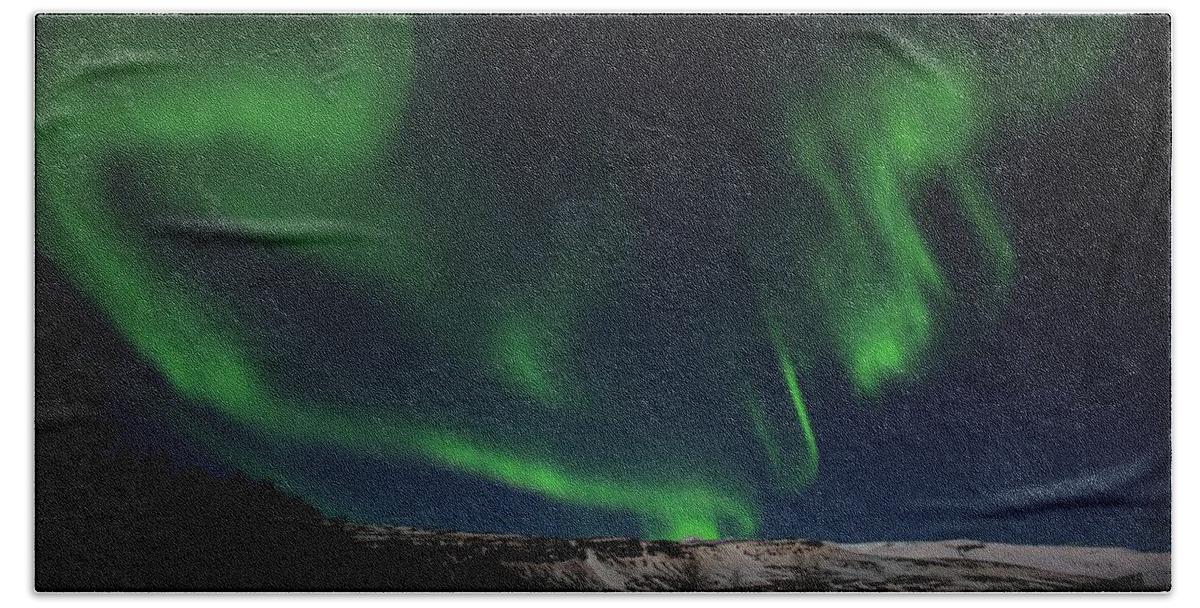 Northern Bath Towel featuring the photograph Aurora borealis #5 by Robert Grac