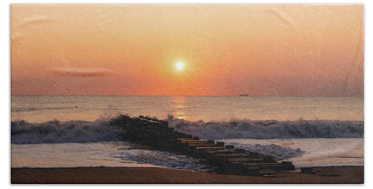Rehoboth Beach Bath Towel featuring the photograph A Beautiful Morning by Rose Guinther