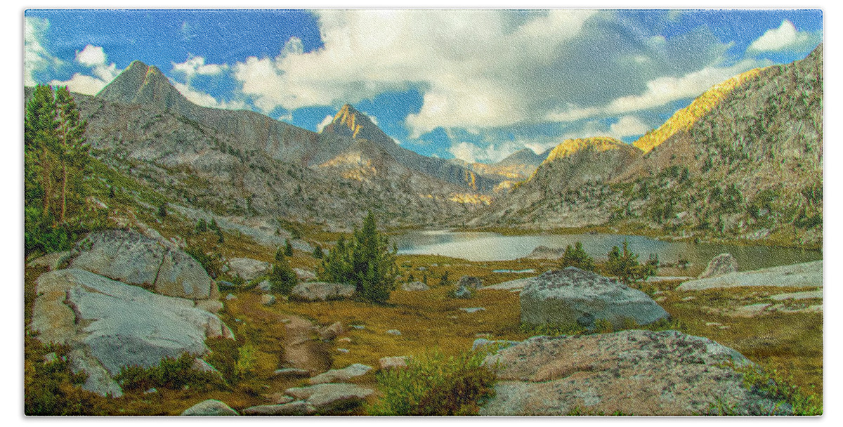 Kings Canyon National Park Bath Towel featuring the photograph A Morning in Evolution Basin by Doug Scrima