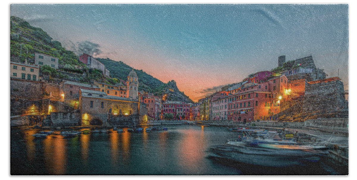 Cinque Terre Bath Towel featuring the photograph A Vernazza Morning by David Downs