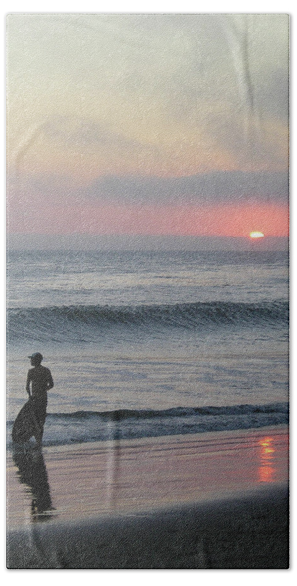 Wake Boarding Bath Towel featuring the photograph A Wake At Sunset by Jennifer Kane Webb