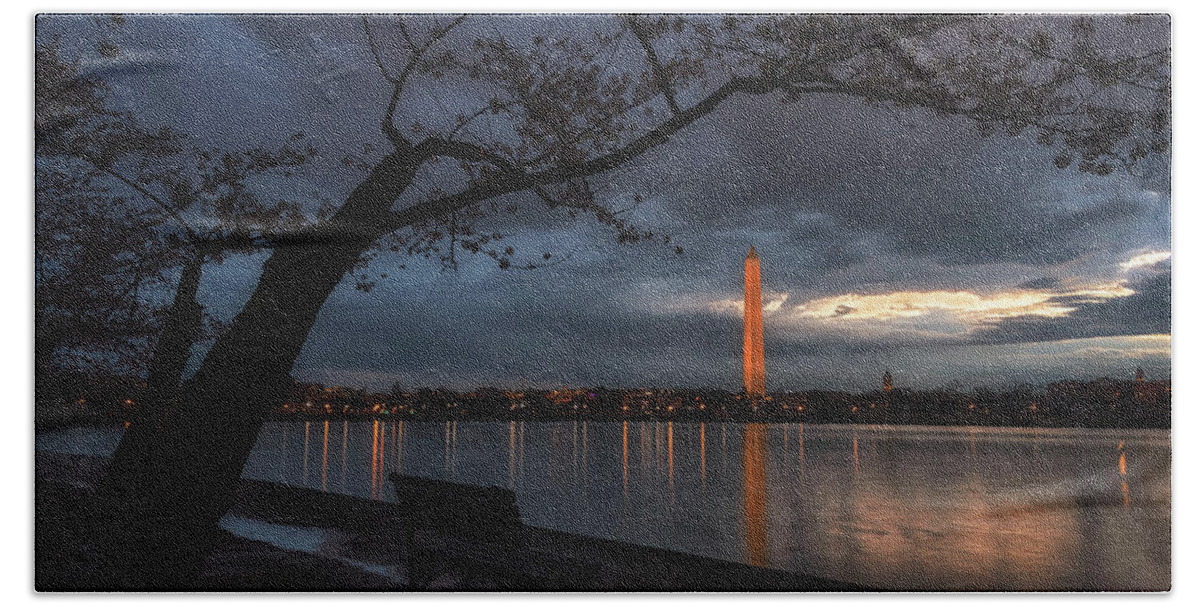 Washington D.c. Hand Towel featuring the photograph After The Rain 01 by Robert Fawcett