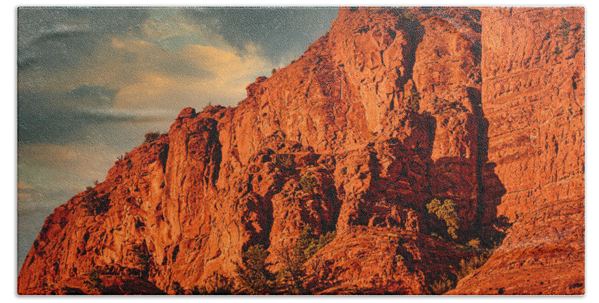 Sedona Bath Towel featuring the photograph Afternoon Light on Red Rocks - Sedona - Arizona by Stuart Litoff