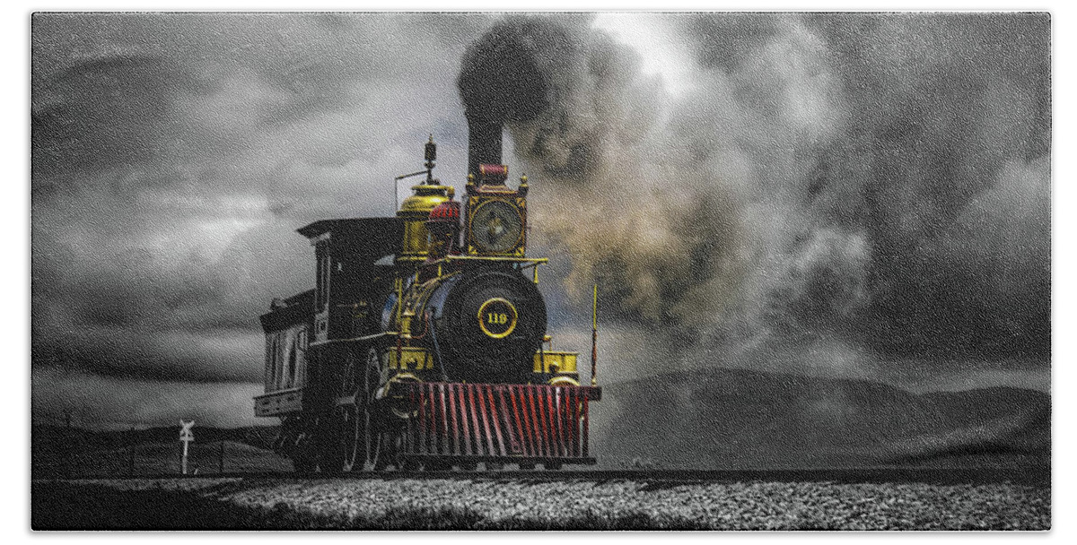 Train Bath Towel featuring the photograph All Aboard by Pam Rendall