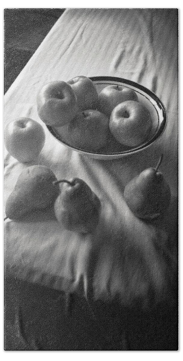 Apple Bath Towel featuring the photograph Apples and Pears by Craig J Satterlee