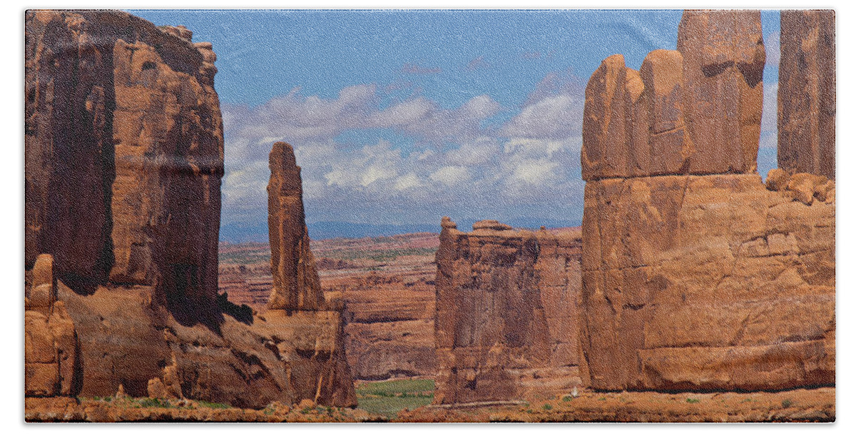 Arches National Park Bath Towel featuring the photograph Arches National Park - 7960 by Jerry Owens