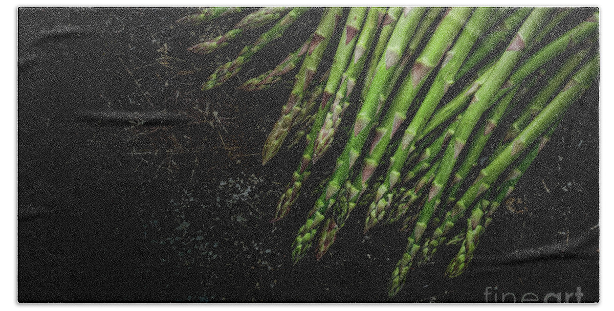 Asparagus Bath Towel featuring the photograph Asparagus No. 1 by Jarrod Erbe