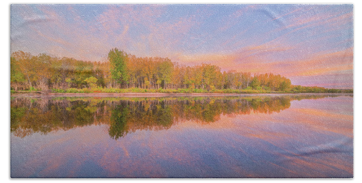 Colorado Bath Towel featuring the photograph Autumn Reflection at Chatfield Lake by Darren White