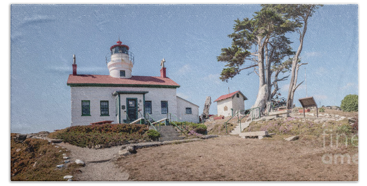 Afternoon Bath Towel featuring the photograph Battery Point Lighthouse Panorama by Al Andersen