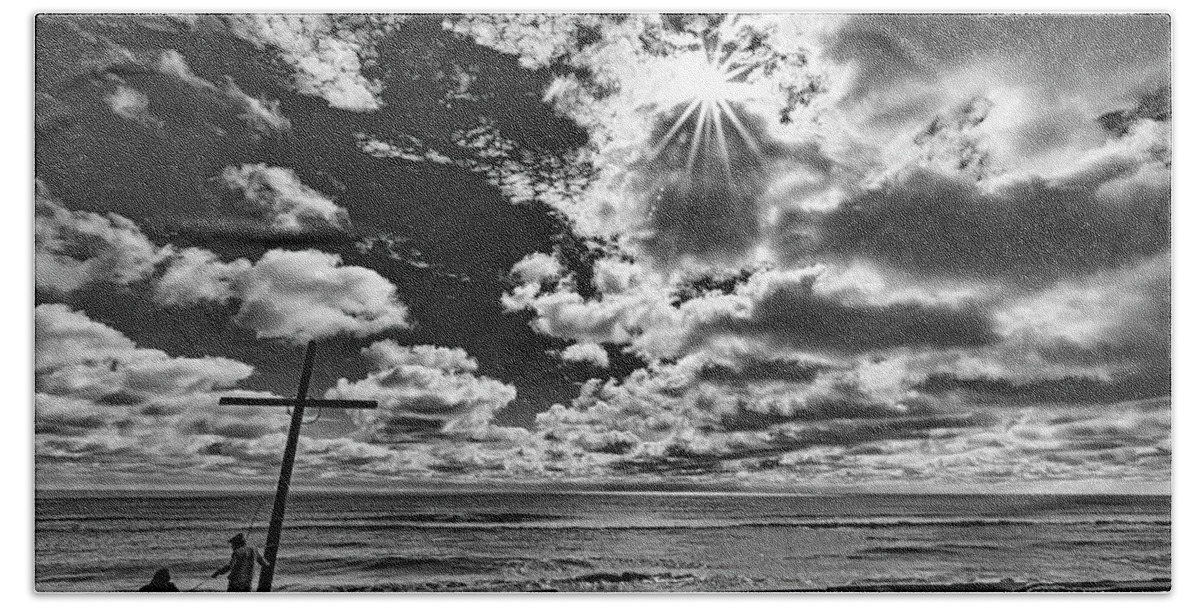 Black And White Hand Towel featuring the photograph Beautiful Day by Jerry Connally