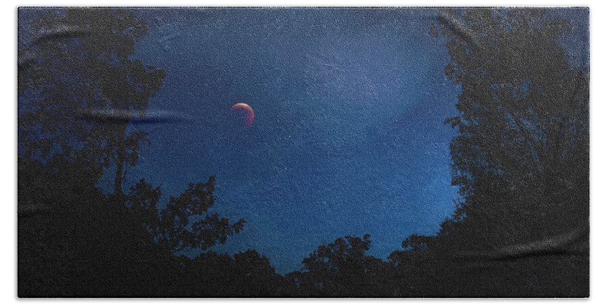 Eclipse Bath Towel featuring the photograph Beaver Moon Partial Eclipse by Mark Andrew Thomas