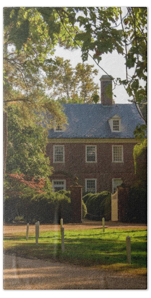 Architecture Hand Towel featuring the photograph Berkeley Plantation Entry by Liza Eckardt