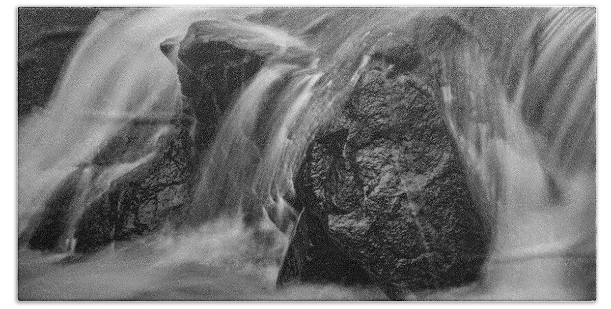 Black And White Bath Towel featuring the photograph Blackstone River LV BW by David Gordon