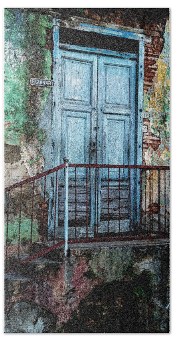 Havana Cuba Bath Towel featuring the photograph Blue Door by Tom Singleton