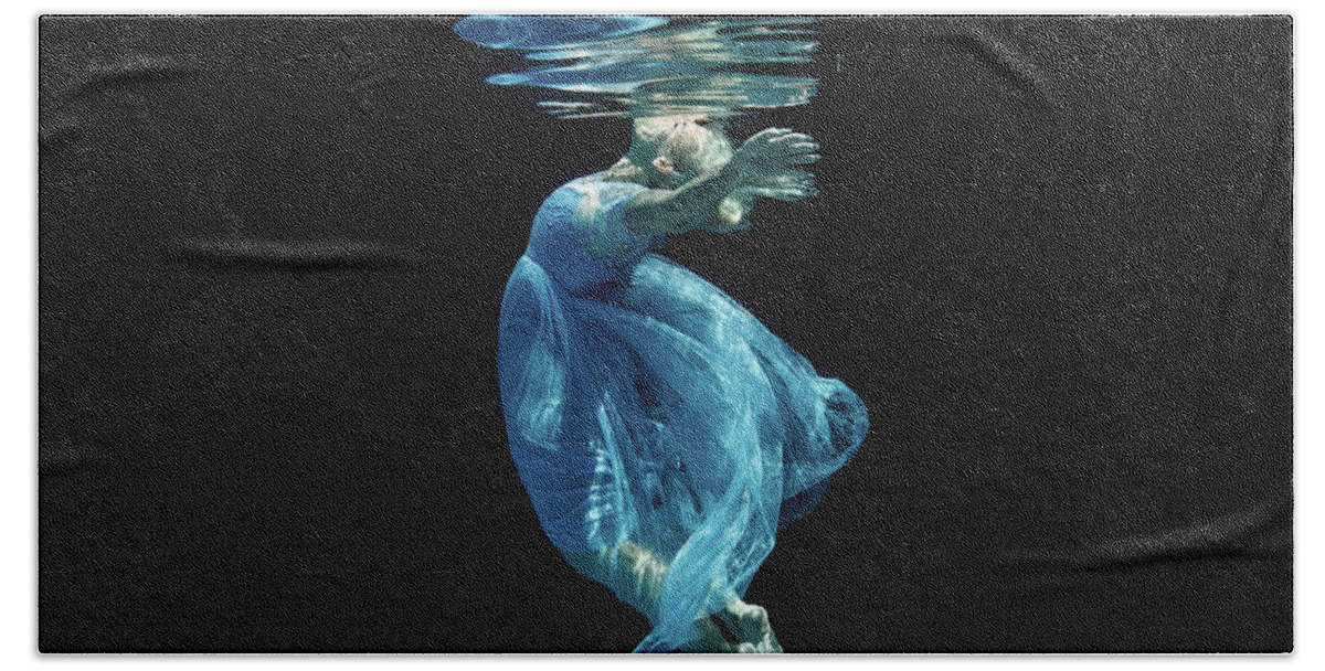 Underwater Bath Towel featuring the photograph Blue Feelings by Gemma Silvestre