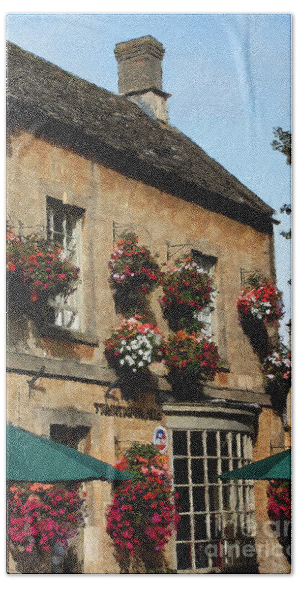 Bourton-on-the-water Bath Towel featuring the photograph Bourton Pub by Brian Watt