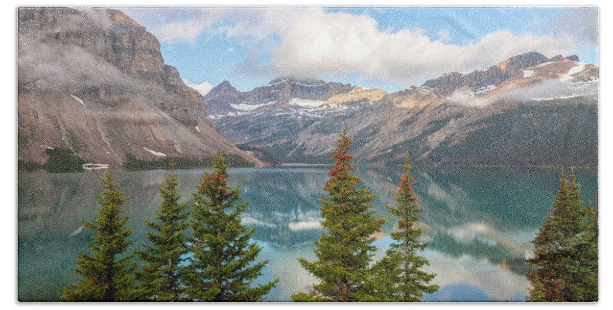 Canadian Rockies Bath Towel featuring the photograph Bow Lake by Jonathan Nguyen