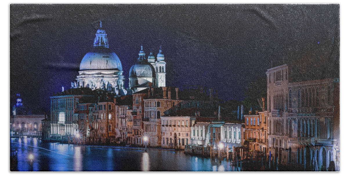Night Bath Towel featuring the photograph Breathtaking Venice by night by The P