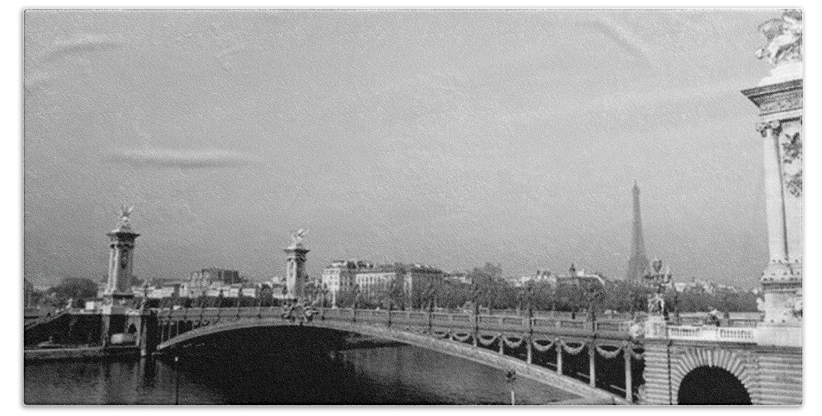 Alexandre Iii Bridge Arch Bridge Building Exterior Building Structure Cloud Black And White Day Eiffel Tower Europe France Horizontal Mediterranean Countries Nobody Outdoors Panoramic Paris Photography River Sky Structure Tower Water Architecture Capital Cities City Location Travel Destinations Bath Towel featuring the photograph Bridge over a river, Alexandre III Bridge, Eiffel Tower, Paris, France by Panoramic Images