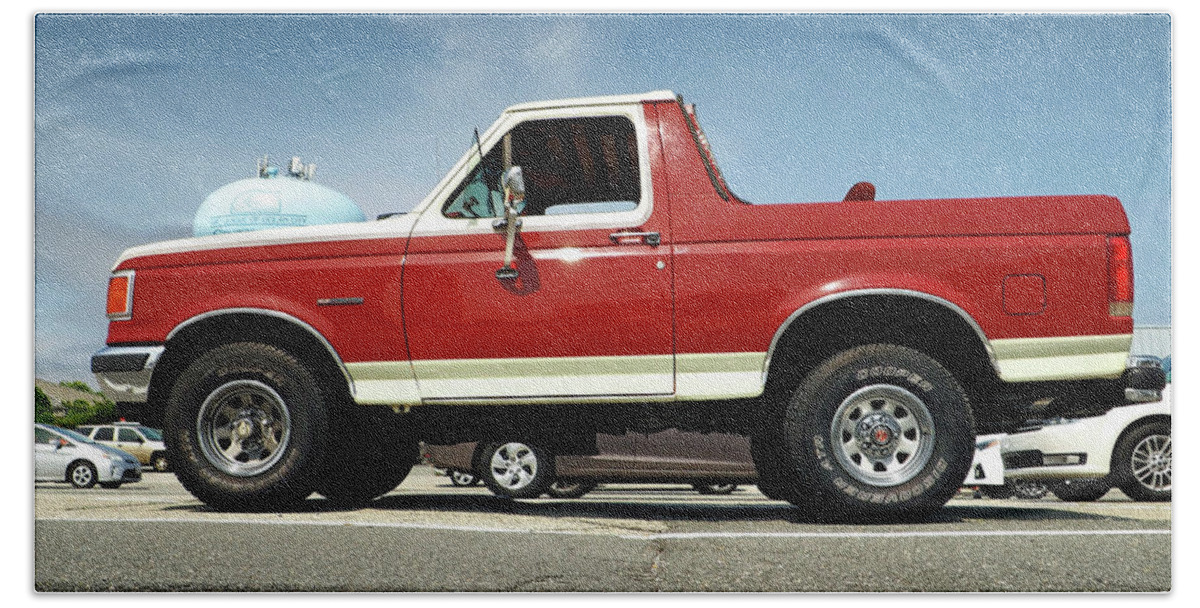 Ford Bath Towel featuring the photograph Bronco XLT Pickup Truck Configuration by Bill Swartwout