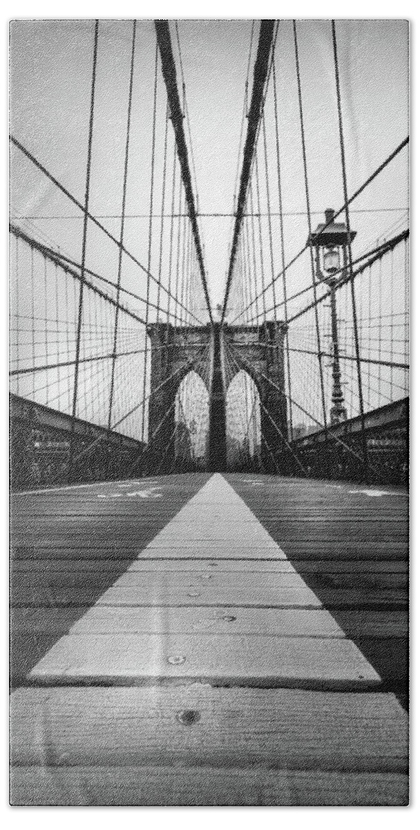 Brooklyn Bridge Hand Towel featuring the photograph Brooklyn Bridge Perspective by Nicklas Gustafsson