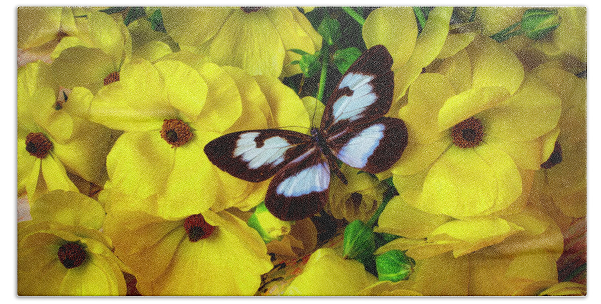 Yellow Bath Towel featuring the photograph Butterfly On Yellow Ranunculus by Garry Gay