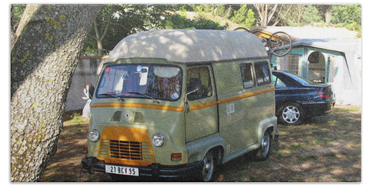 Campervan. Bath Towel featuring the photograph Bye Bye by Val Byrne