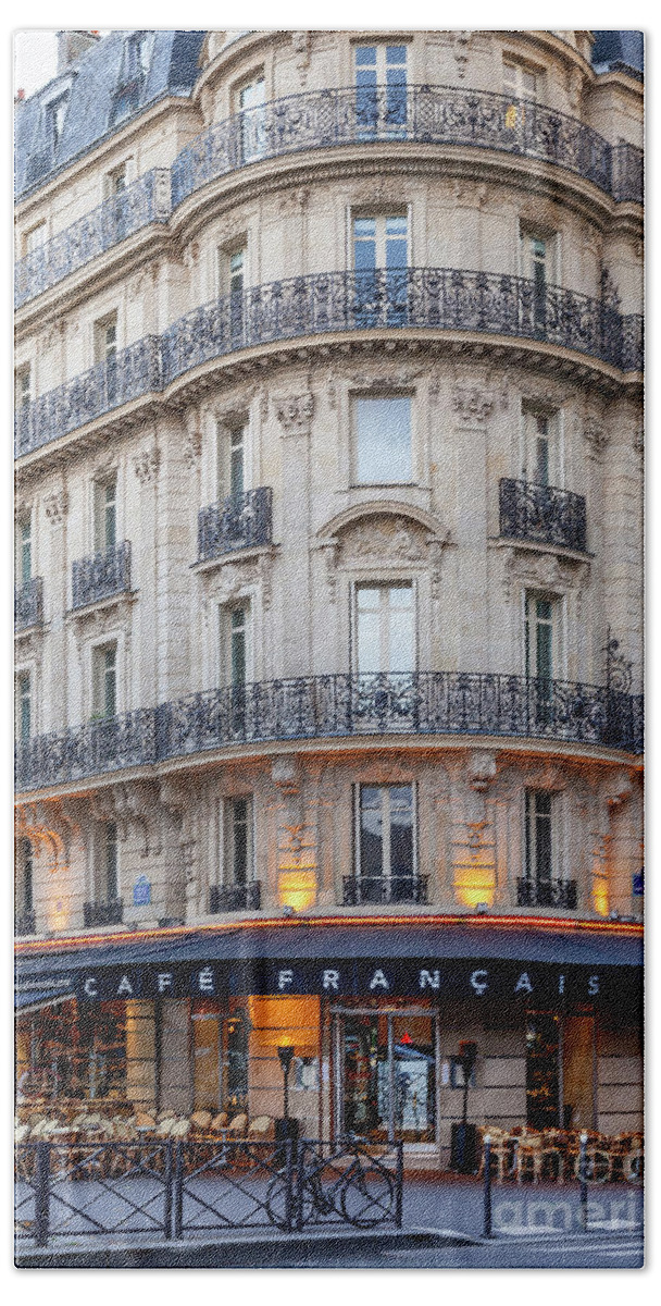 Paris Hand Towel featuring the photograph Cafe Francais by Brian Jannsen
