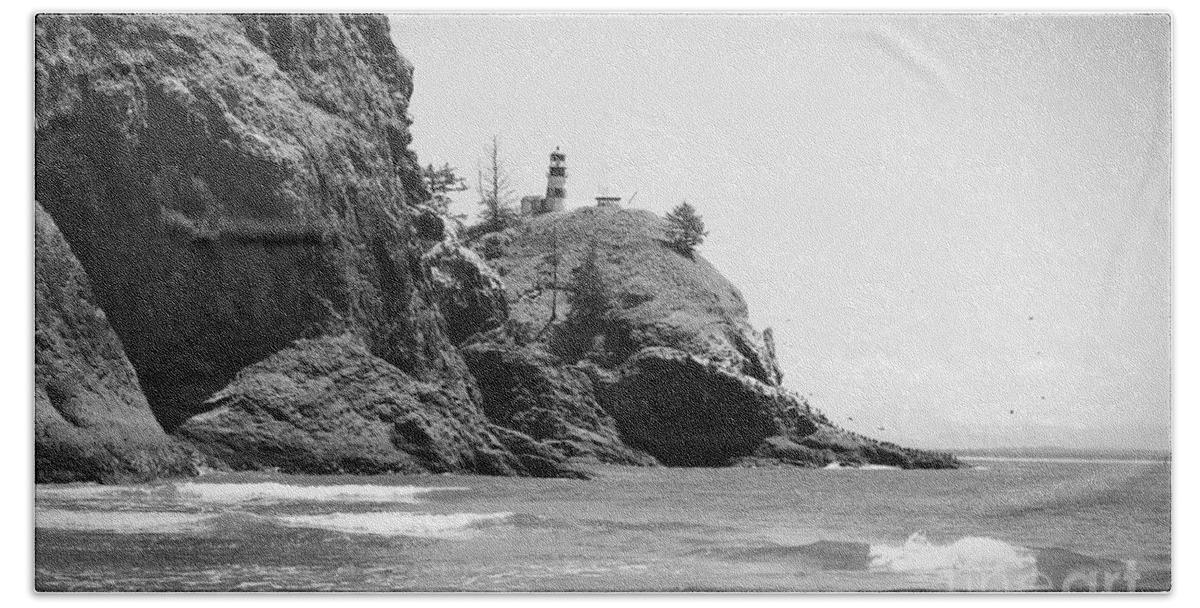Lighthouse Black And White Bath Towel featuring the photograph Cape Disappointment in Black and White with Vignette by Carol Groenen