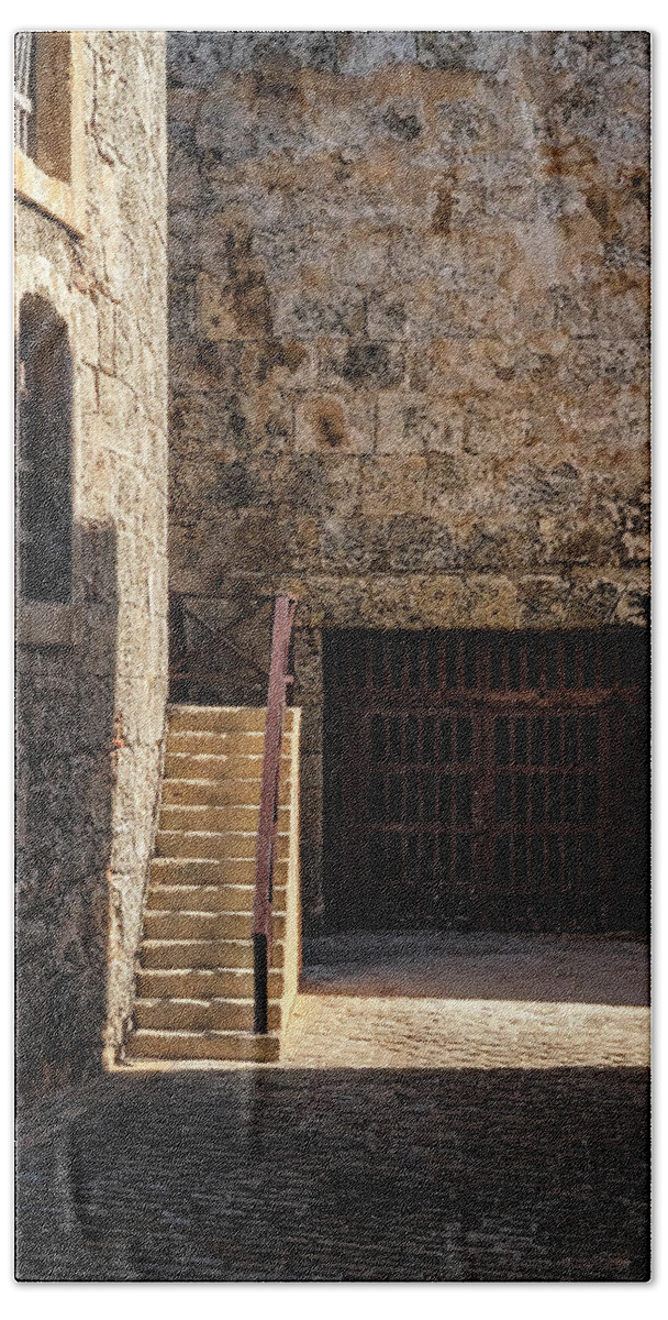 Havana Cuba Bath Towel featuring the photograph Castle Stairs by Tom Singleton