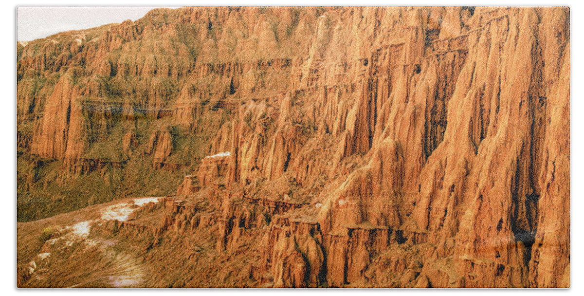 Canyon Bath Towel featuring the photograph Cathedral Gorge trail by Randy Bradley