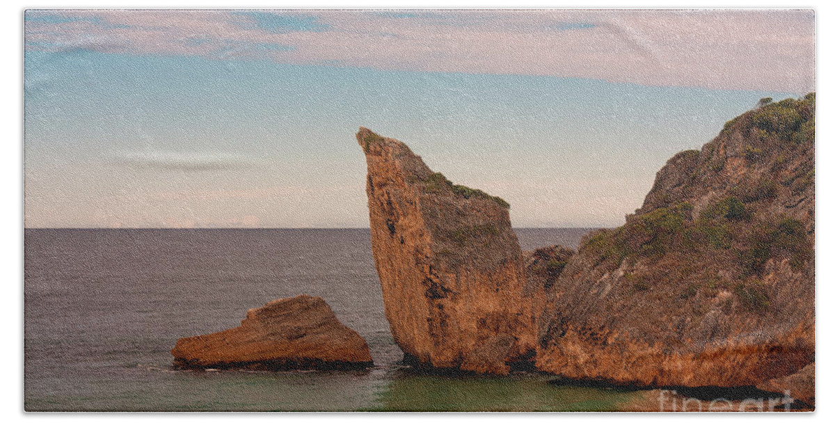 Windy Harbour Bath Towel featuring the photograph Cathedral Rock, Windy Harbour, Western Australia by Elaine Teague